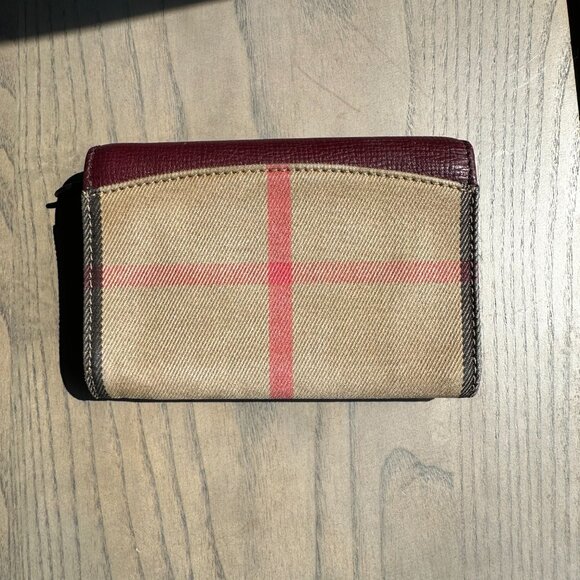 Burberry Burgundy House Check Wallet, Exceptional Condition! - Picture 2 of 14